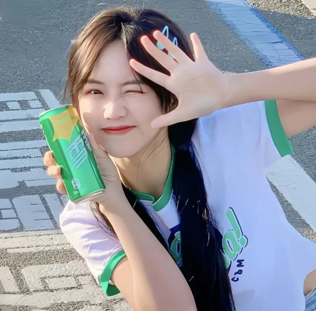 三个带面纱的女子
